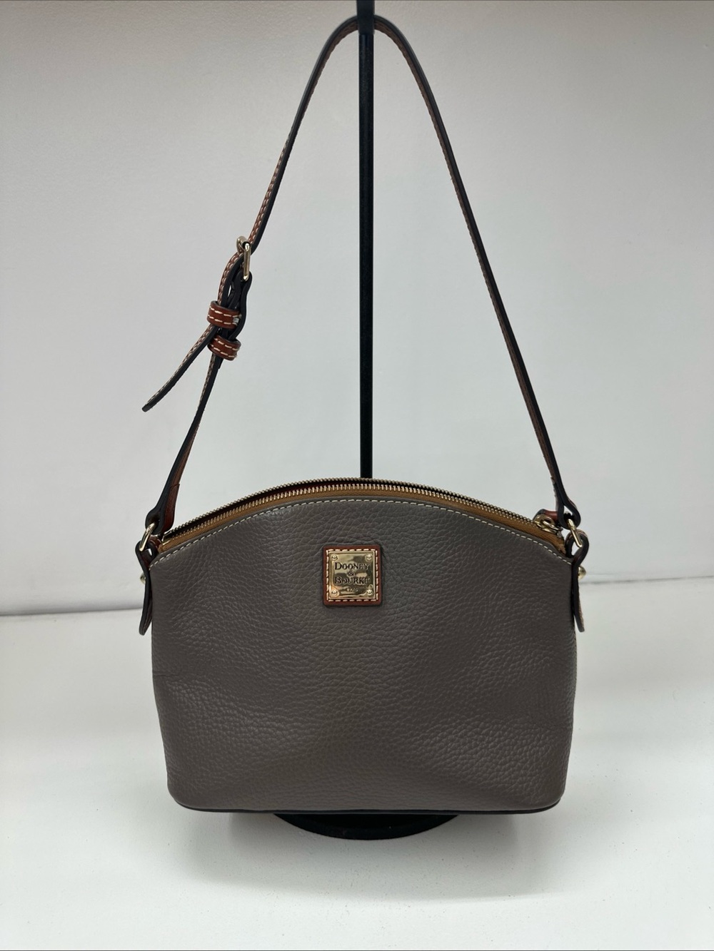 Dooney & Bourke Pebble Grain Suki Crossbody Shoulder Bag In Grey